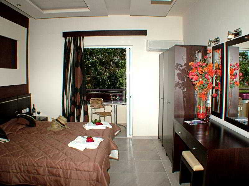 Canadian Hotel Laganas Exteriör bild